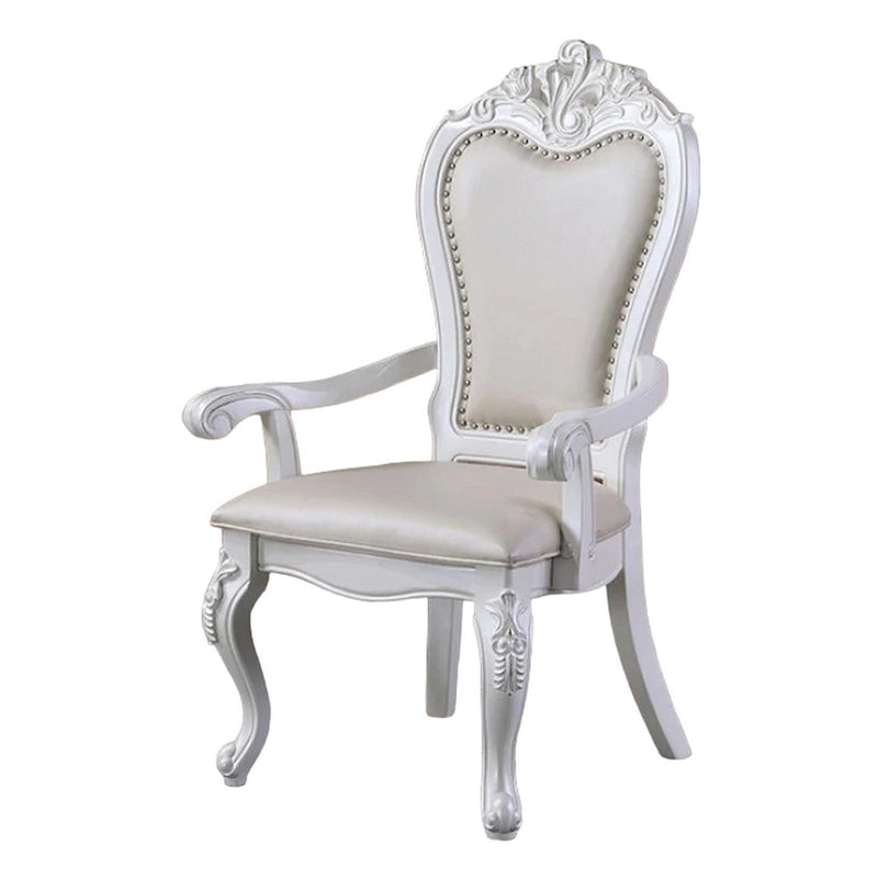 Ensemble de 2 fauteuils de salle à manger, pieds cabriolets sculptés, similicuir, bois blanc