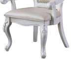 Ensemble de 2 fauteuils de salle à manger, pieds cabriolets sculptés, similicuir, bois blanc